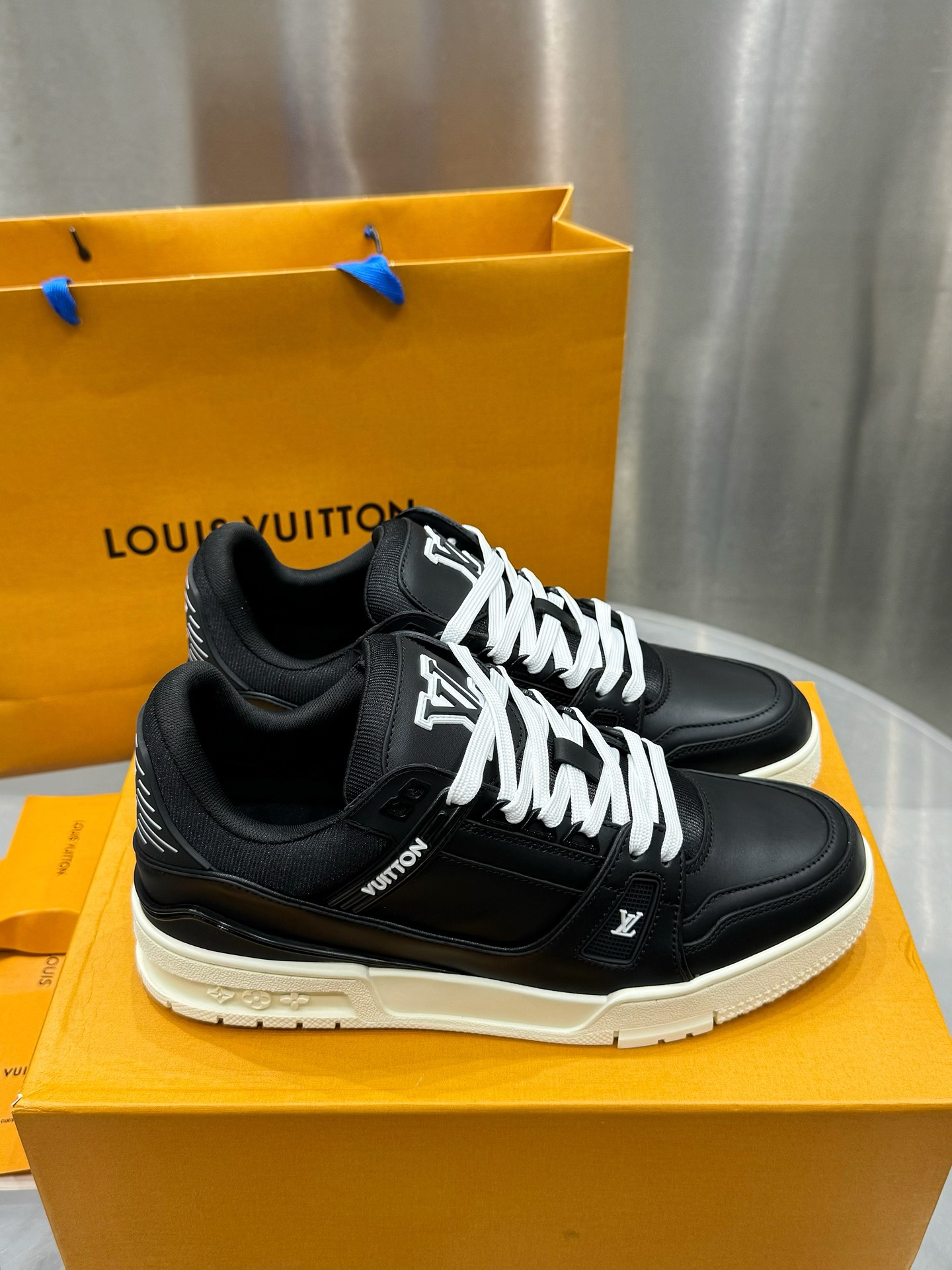 LV Trainer Sneaker 1AD9W8